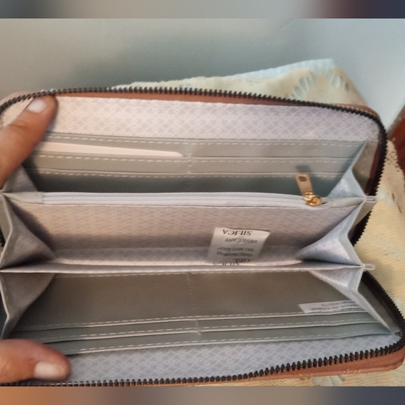 🌞Daisy Fuentes Zip Around Wallet - Picture 9 of 9